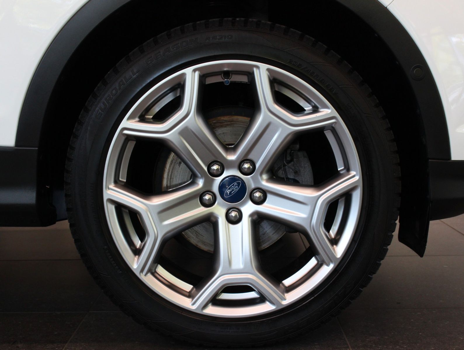 Fahrzeugabbildung Ford Kuga 1,5 EcoBoost 4x2 Titanium*Kamera*Navi