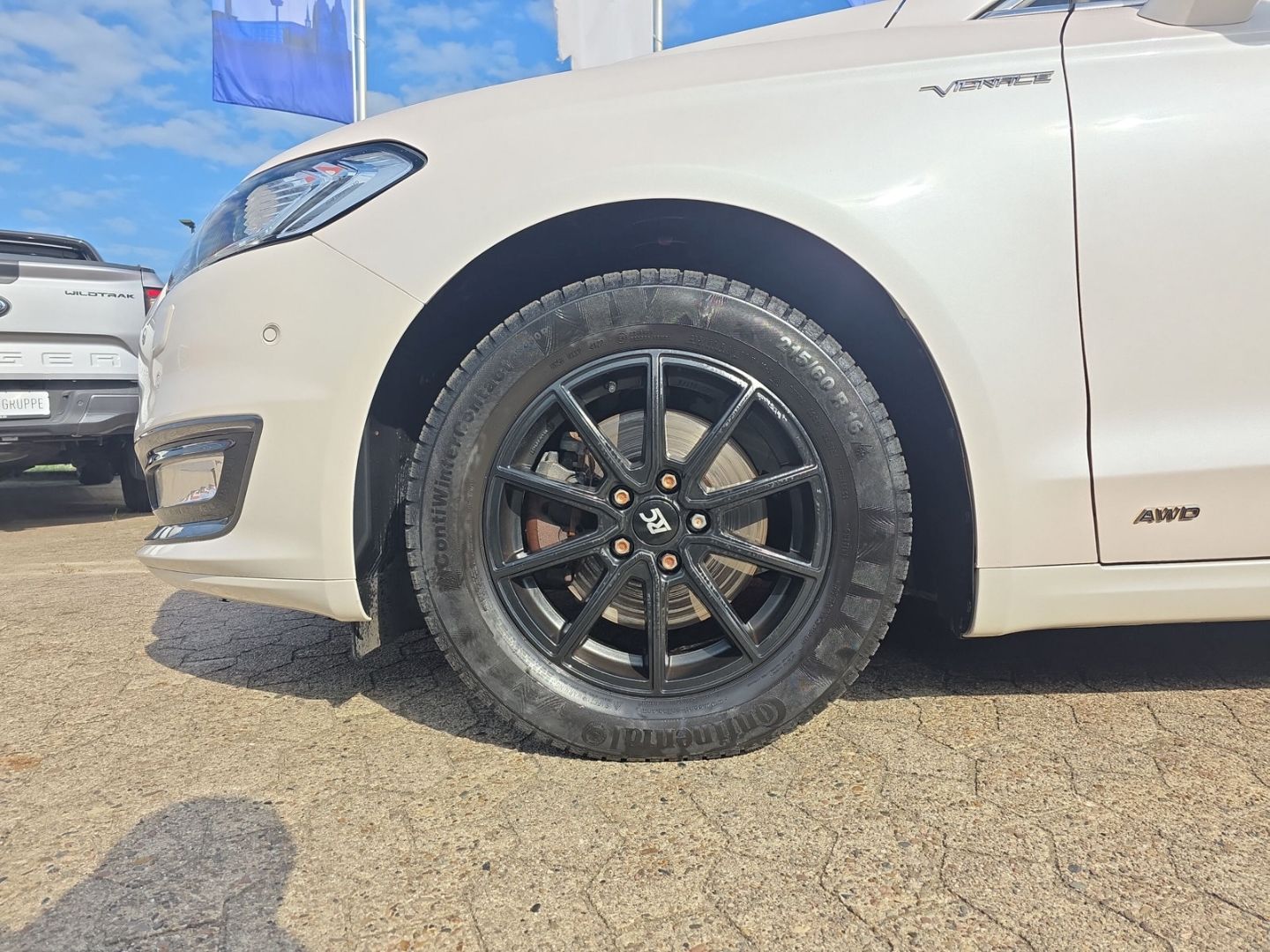 Fahrzeugabbildung Ford Mondeo Turnier Vignale AWD 2.0 TDCi 8 fach berei