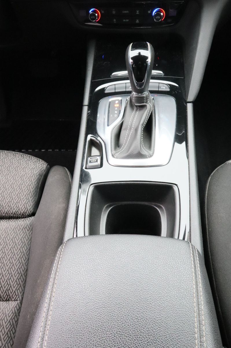 Fahrzeugabbildung Opel Insignia SpT 2.0 D Aut. Business NAV+KAM+SHZ+PP