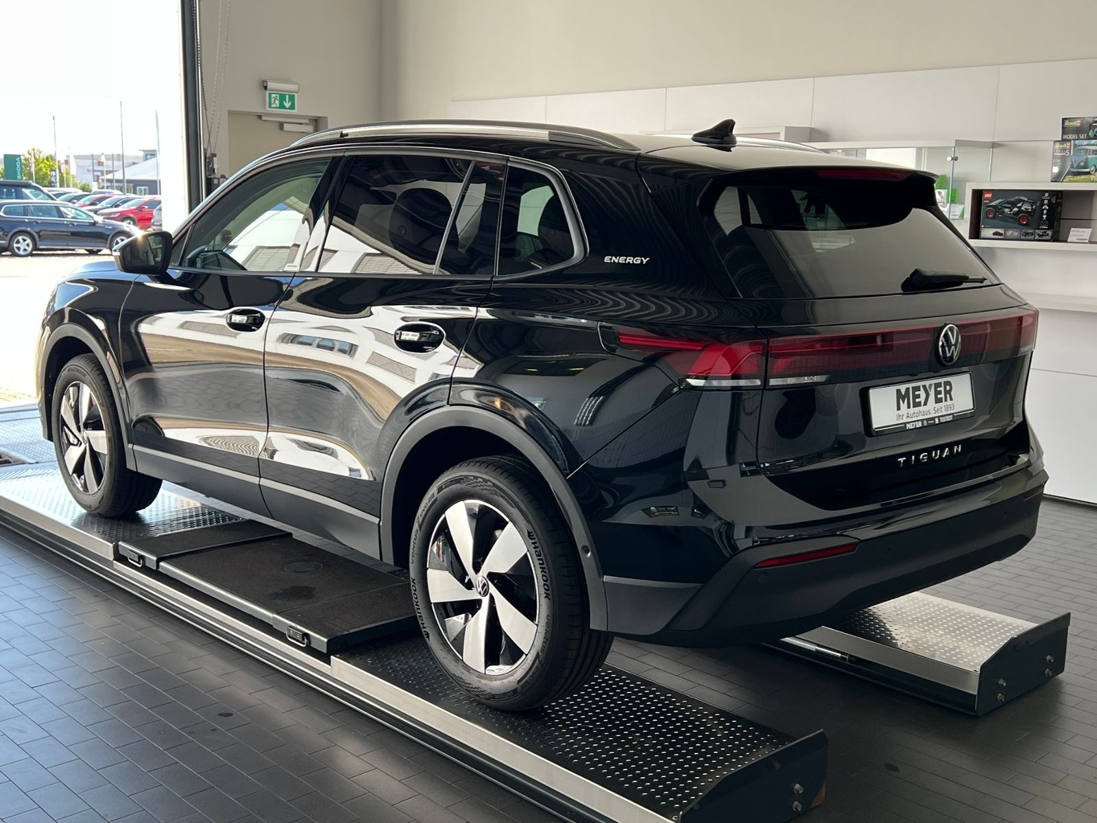 Fahrzeugabbildung Volkswagen Tiguan  ENERGY 2.0 TDI DSG *AHK, Navi, Travel As