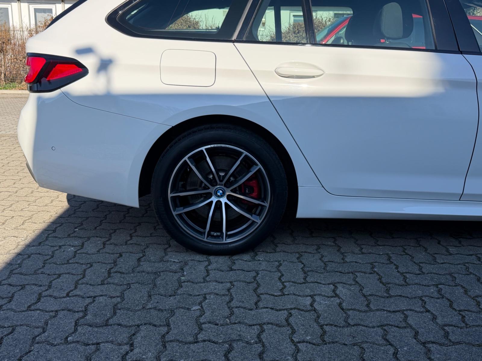BMW 530 e M Sport Touring HUD Laserlicht Soft-Close