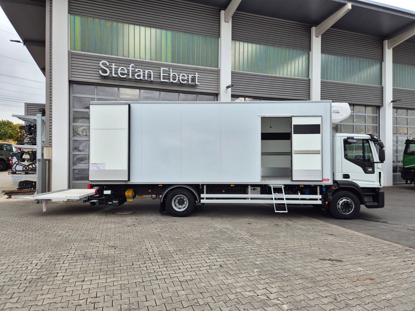 Fahrzeugabbildung Iveco Eurocargo ML160E28/P LBW Bär ThermoKing T-1200R