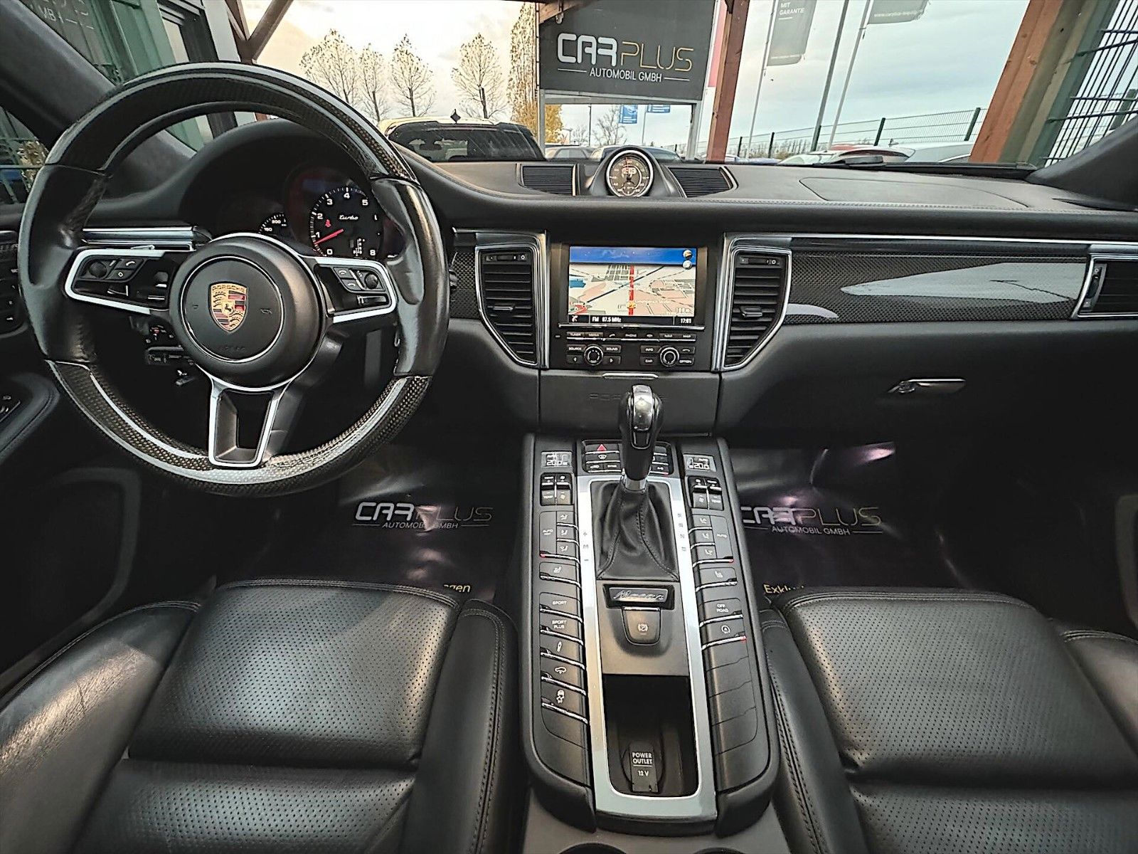 Fahrzeugabbildung Porsche Macan Turbo Carbon CHRONO *ACC*PANO*21 ZOLL*