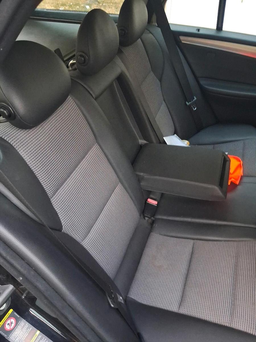 Mercedes-Benz C320 2006 — photo 7