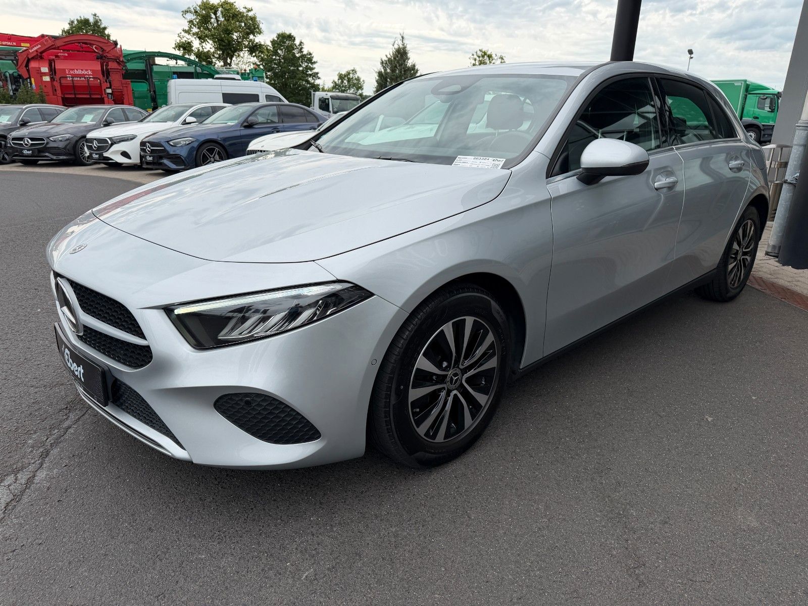 Fahrzeugabbildung Mercedes-Benz A 200 AHK+LED+Carplay+R-Kamera+SHZ+IHC