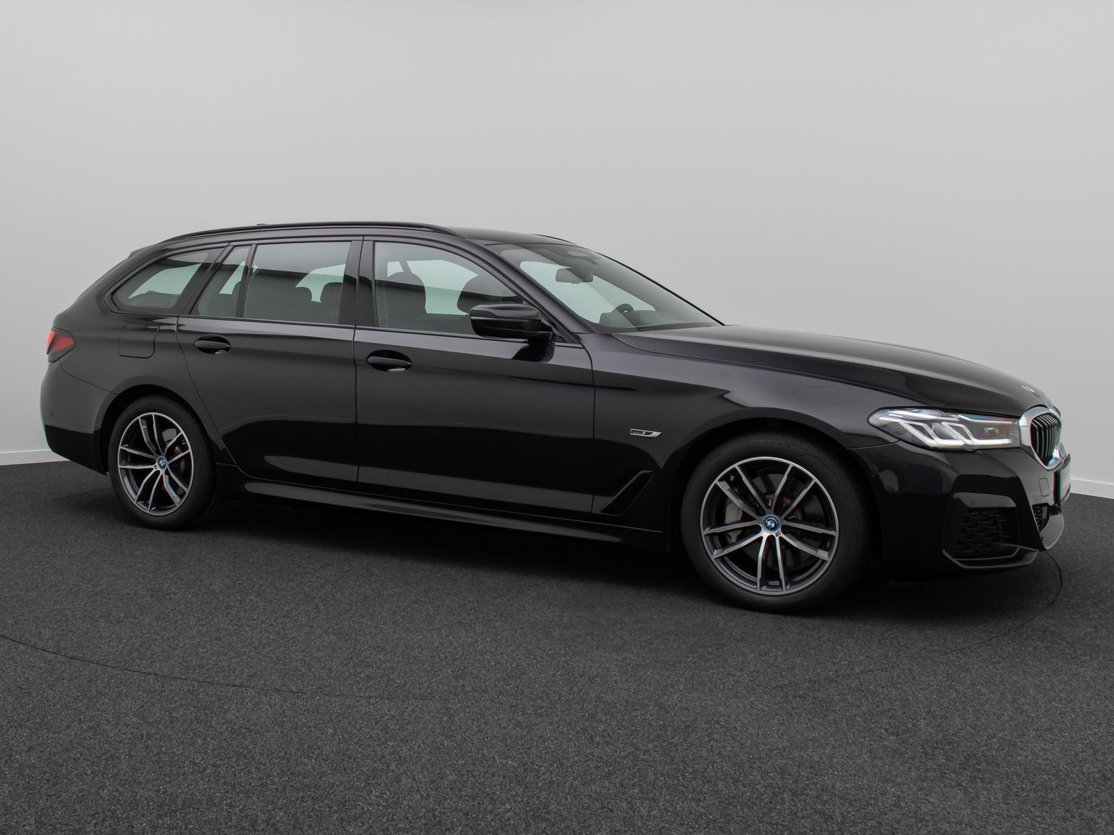 Fahrzeugabbildung BMW 530e xD M Sport HUD Komfort Laser 4xKlima DAB
