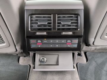 Volkswagen Touareg - 11