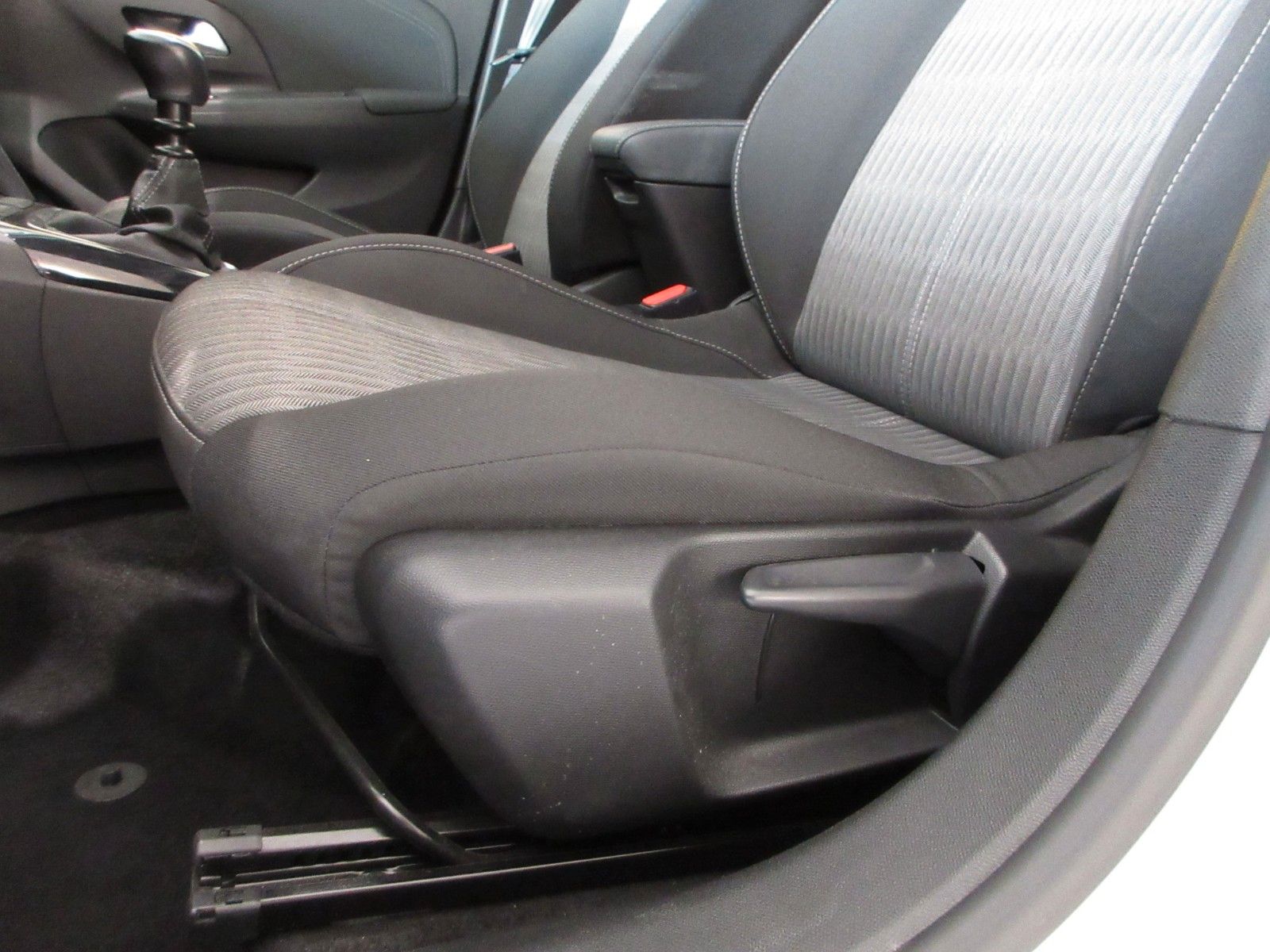 Fahrzeugabbildung Opel Corsa F Elegance 1.2T LED/NAVI/PDC/ALU