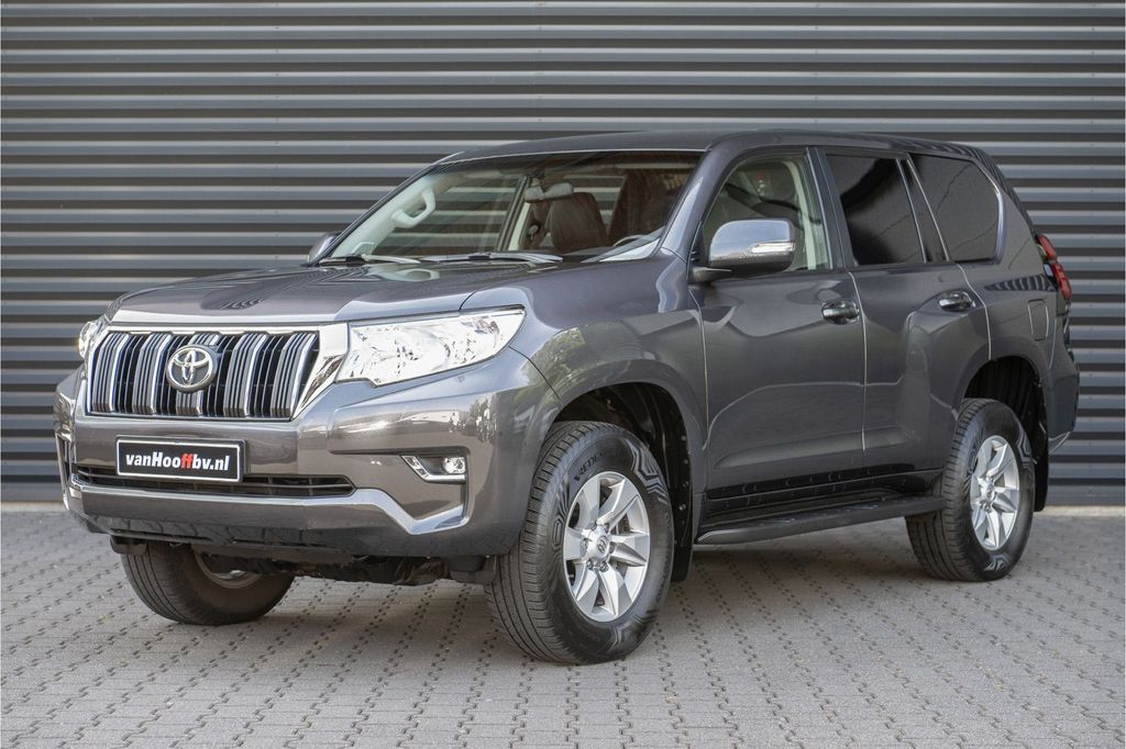 Image of Toyota Land Cruiser