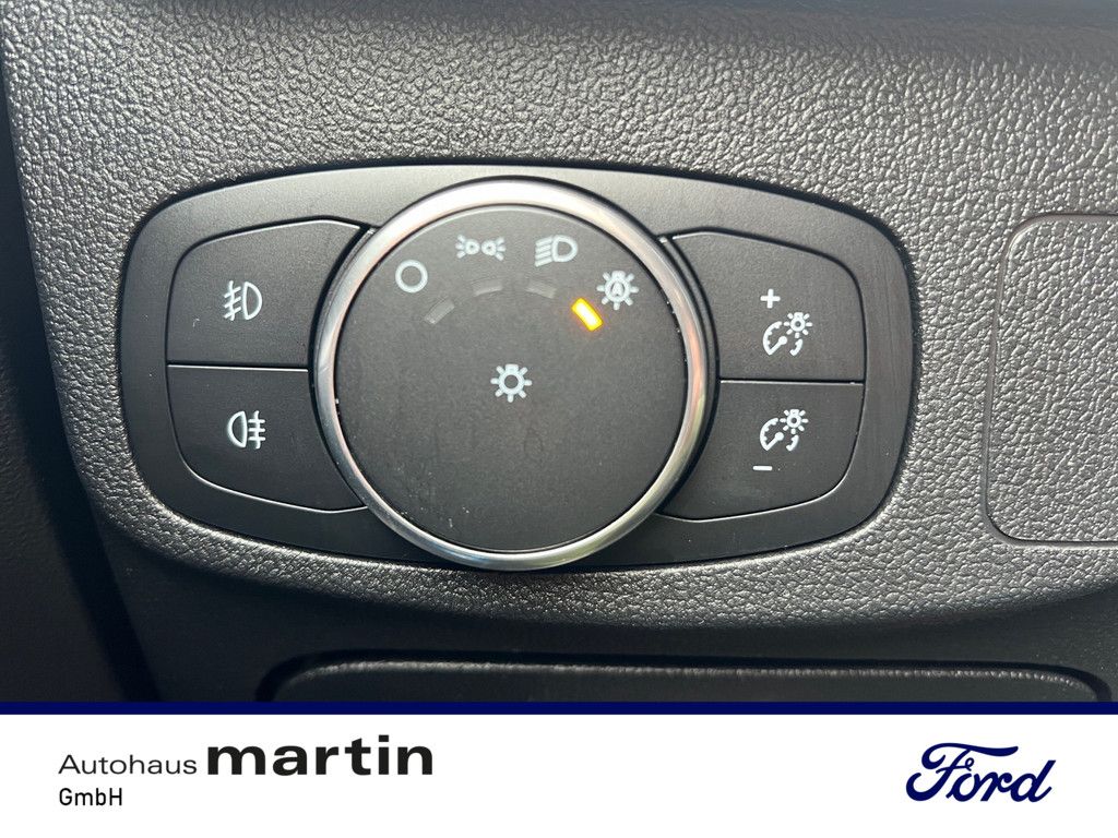 Fahrzeugabbildung Ford Focus 1.5 Titanium KAMERA NAVI ACC STANDHZ LED