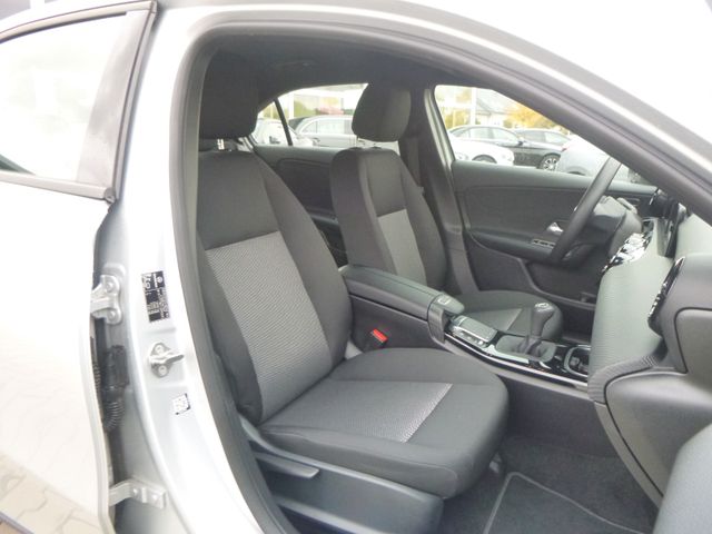 Fahrzeugabbildung Mercedes-Benz A 180 Limousine >NAV/LED/KAM/PDC/SHZ<