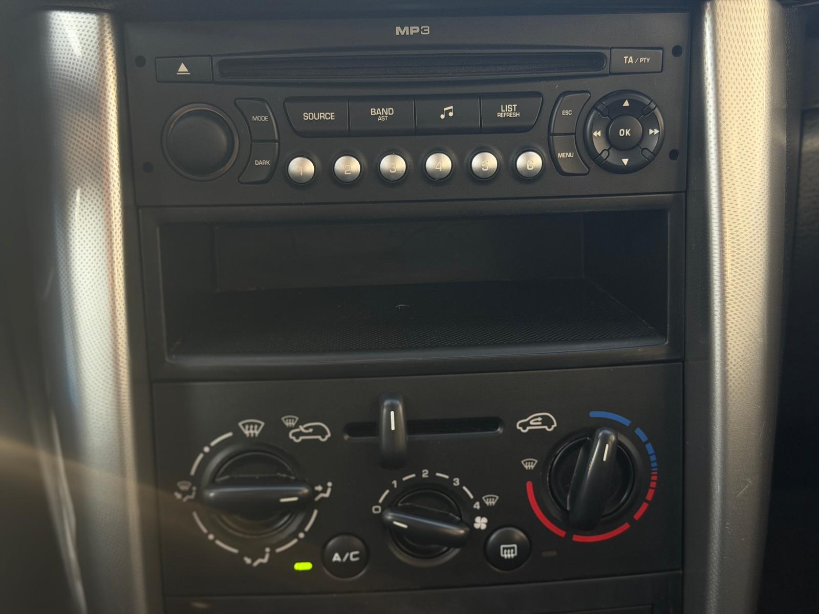 Peugeot 207 2009 — photo 13