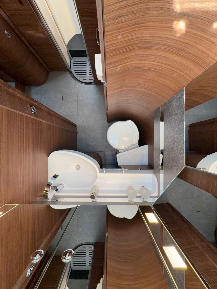 Fahrzeugabbildung Carthago chic c-line I 4.9 LE L Cortina Silverline