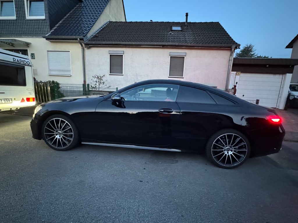 Image of Mercedes-Benz E 220