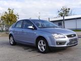 Ford Focus Lim. Ghia Automatik 1.Hand Scheckheft - Ford Focus aus 2006: Ghia