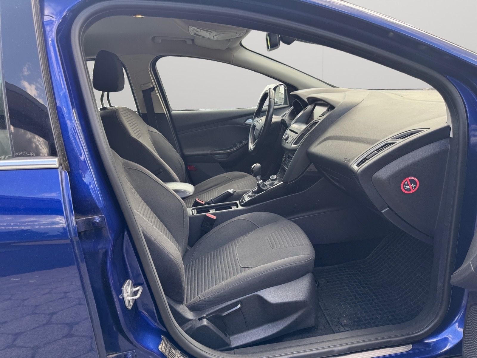 Fahrzeugabbildung Ford Focus Turnier Titanium*Klimaauto*SH gepflegt*