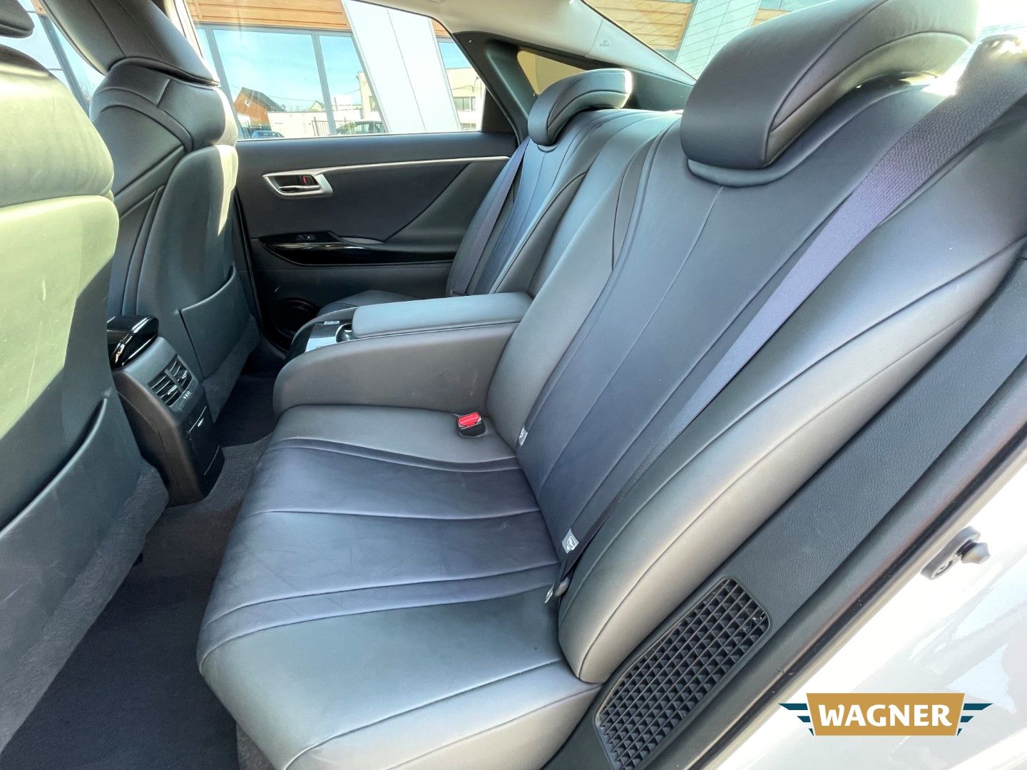 Fahrzeugabbildung Toyota Mirai FuelCell Wasserstoff Automatik Leder