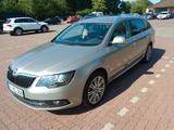 Skoda Superb 2 - Skoda Superb aus 2014 mit Benzin-Antrieb: Kombi