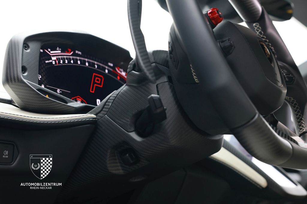 LAMBORGHINI Revuelto 2025