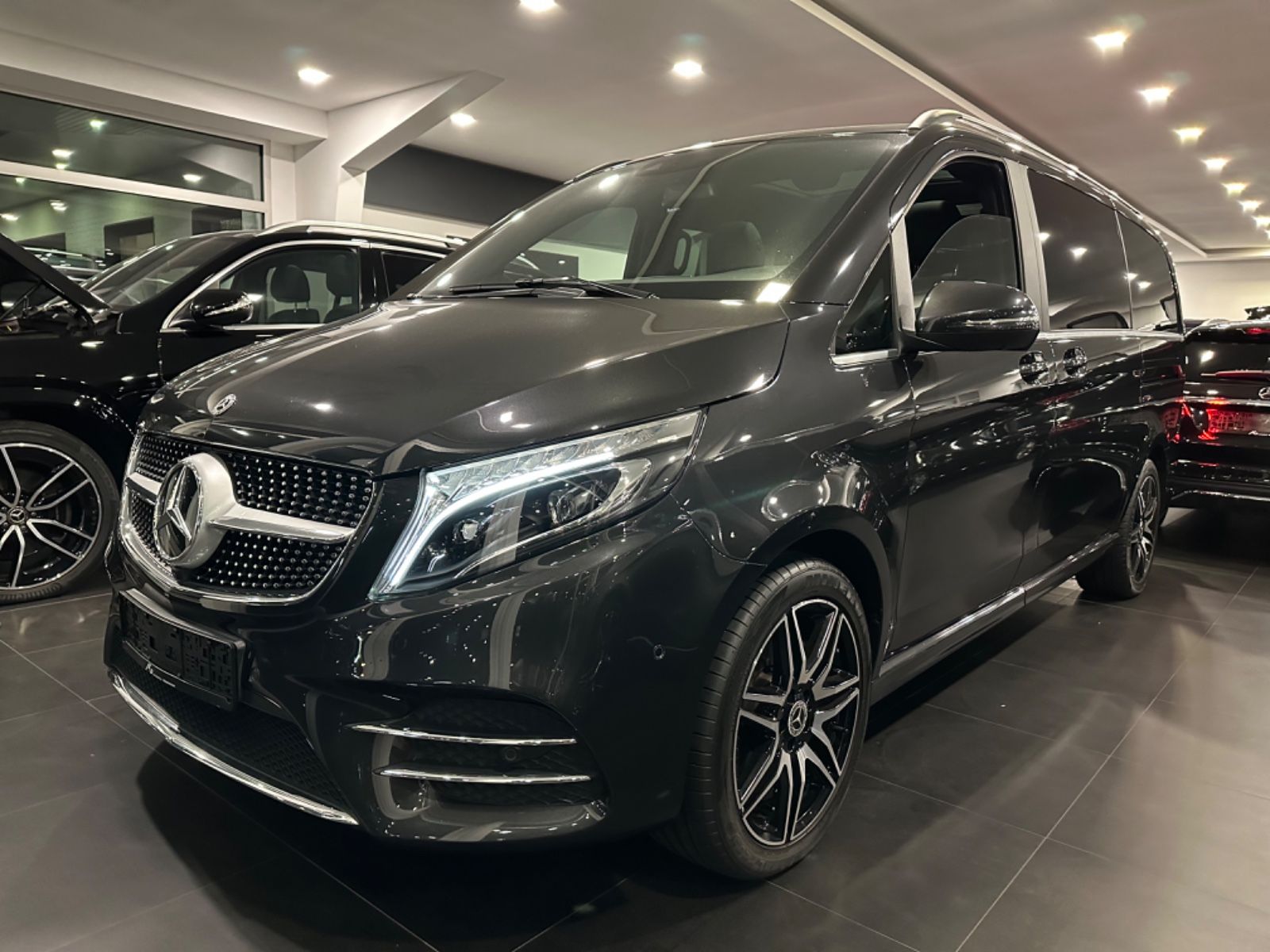 MERCEDES-BENZ V 300d*AMG*EXCLUSIVE*4MATIC*7Sitzer*StHz*Konsole