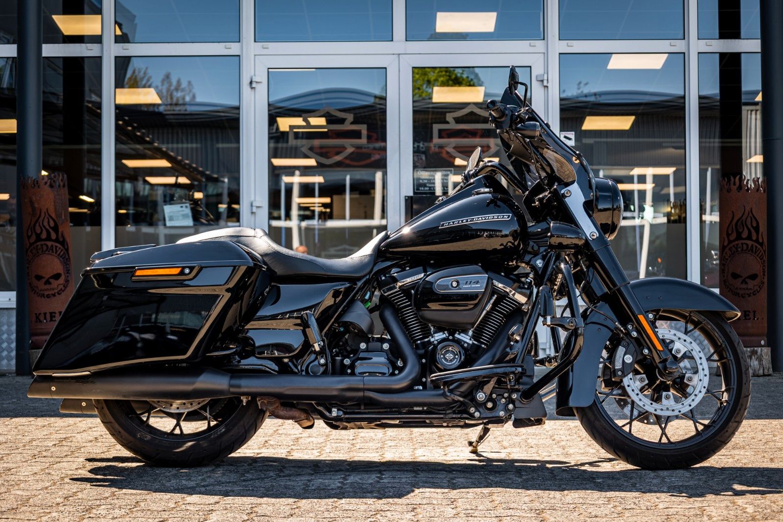 Fahrzeugabbildung Harley-Davidson ROAD KING SPECIAL 114 FLHRXS -Screamin Eagle