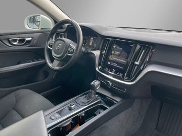 Volvo V60 Kombi Momentum Core*Buisness*CarPlay*1.Hand*