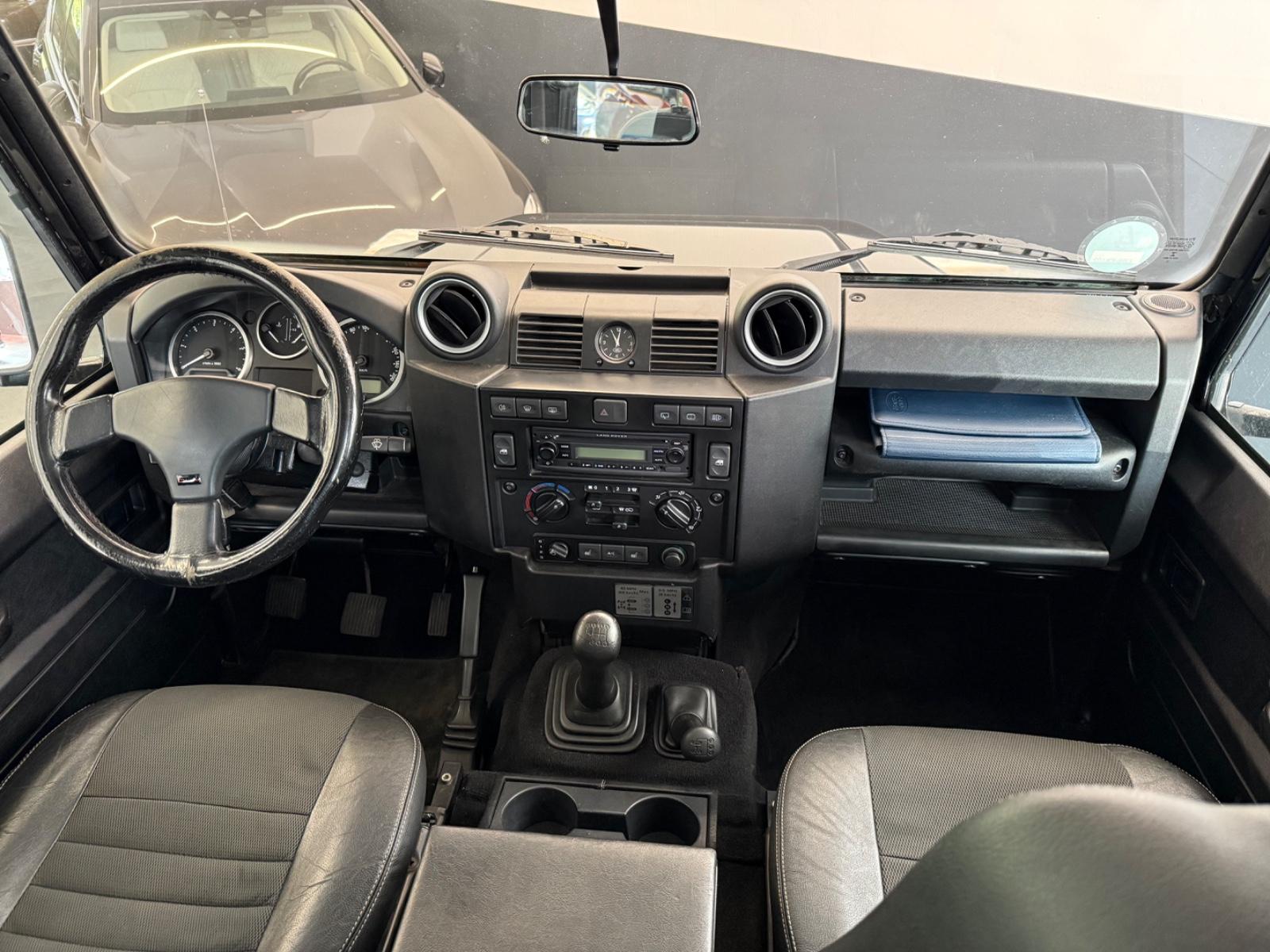Land Rover Defender 110 SE 122ch - 1 ère main - 7 Places - Climatisation - Attelage