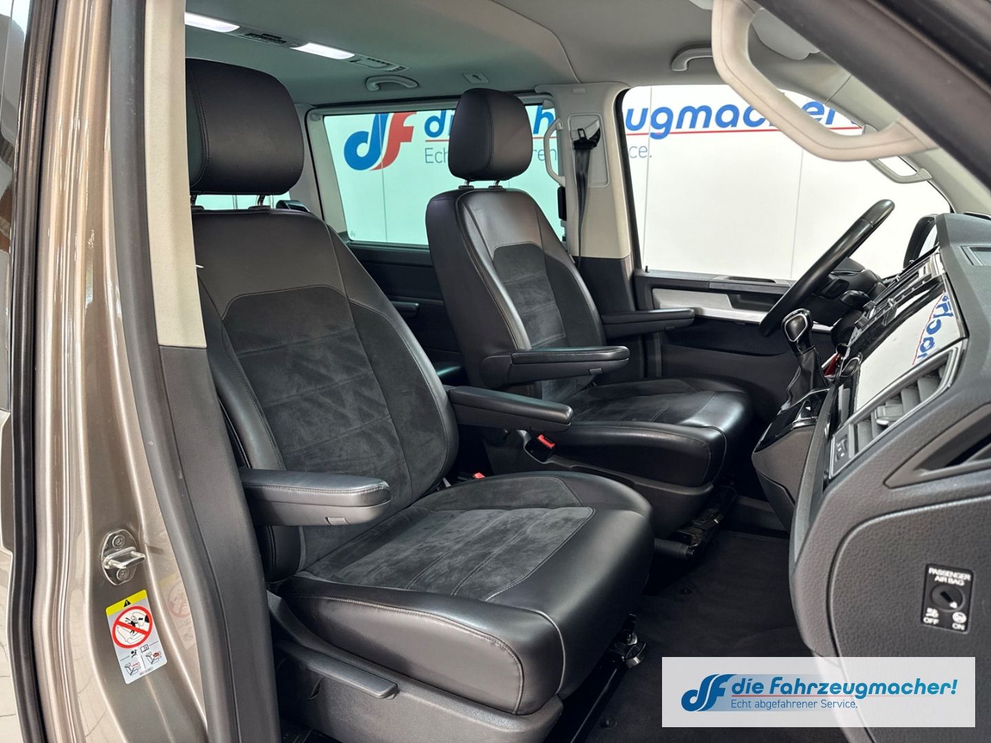 Fahrzeugabbildung Volkswagen T6 Multivan 4Motion Edition StandHZG Navi Leder