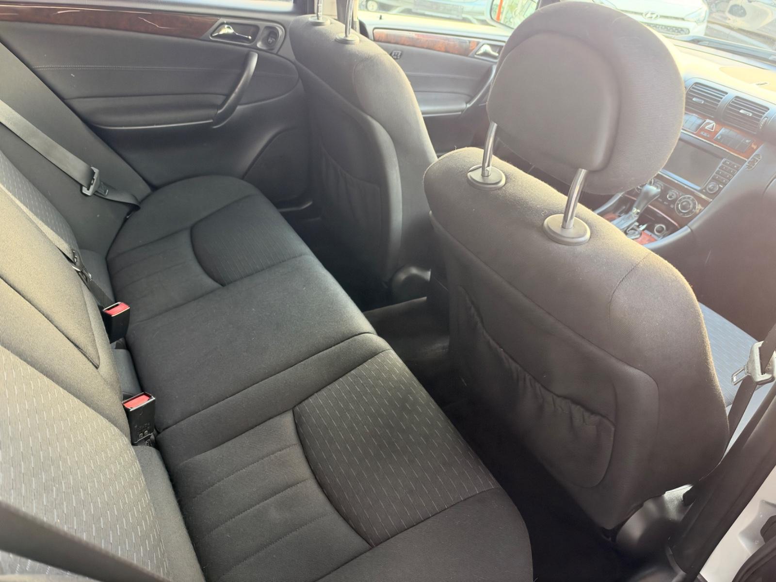 Mercedes-Benz C220 2005 — photo 9