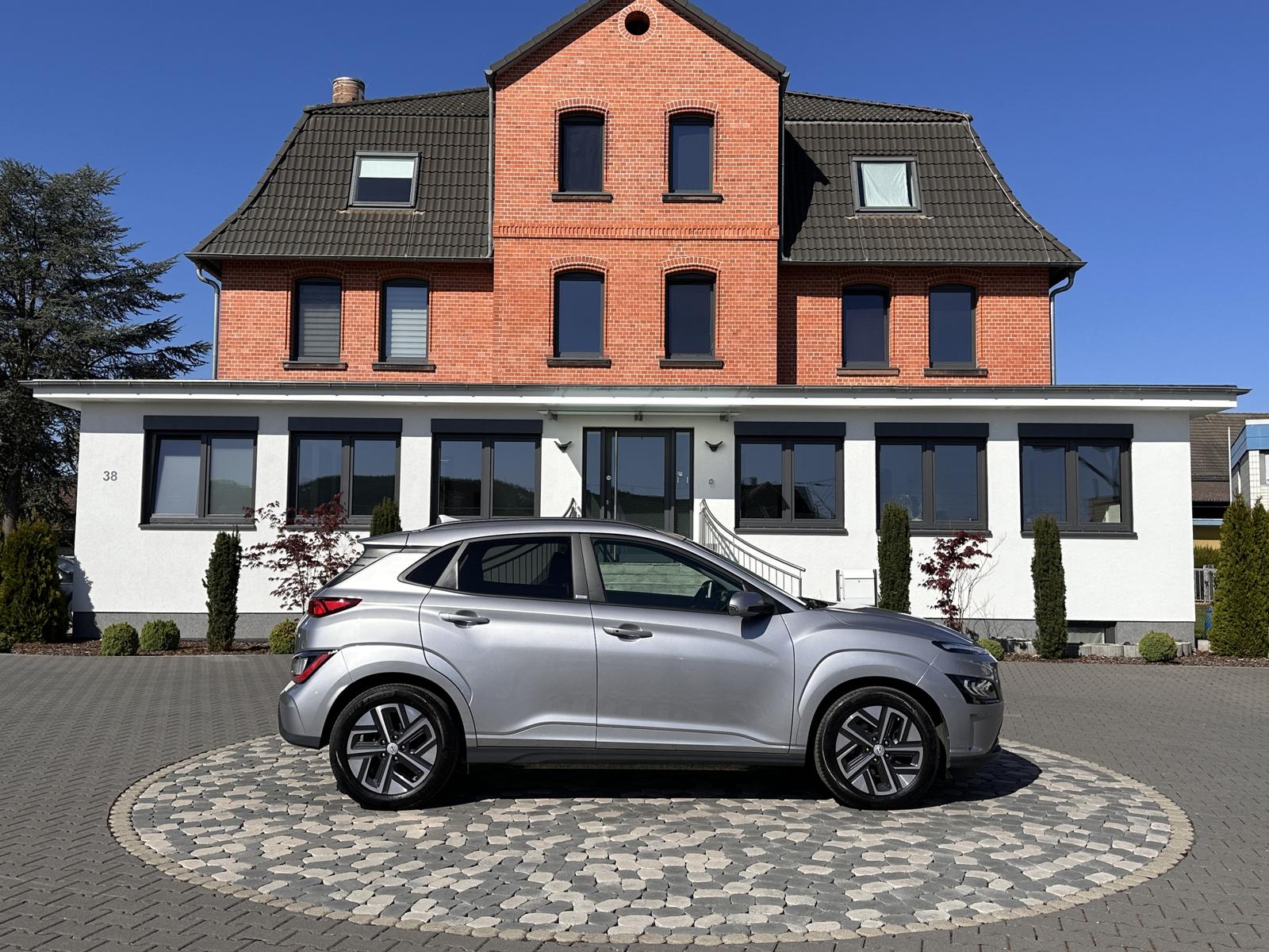 Hyundai Kona Elektro Trend LED NAV KRELL WÄMPU AHK 64KWh