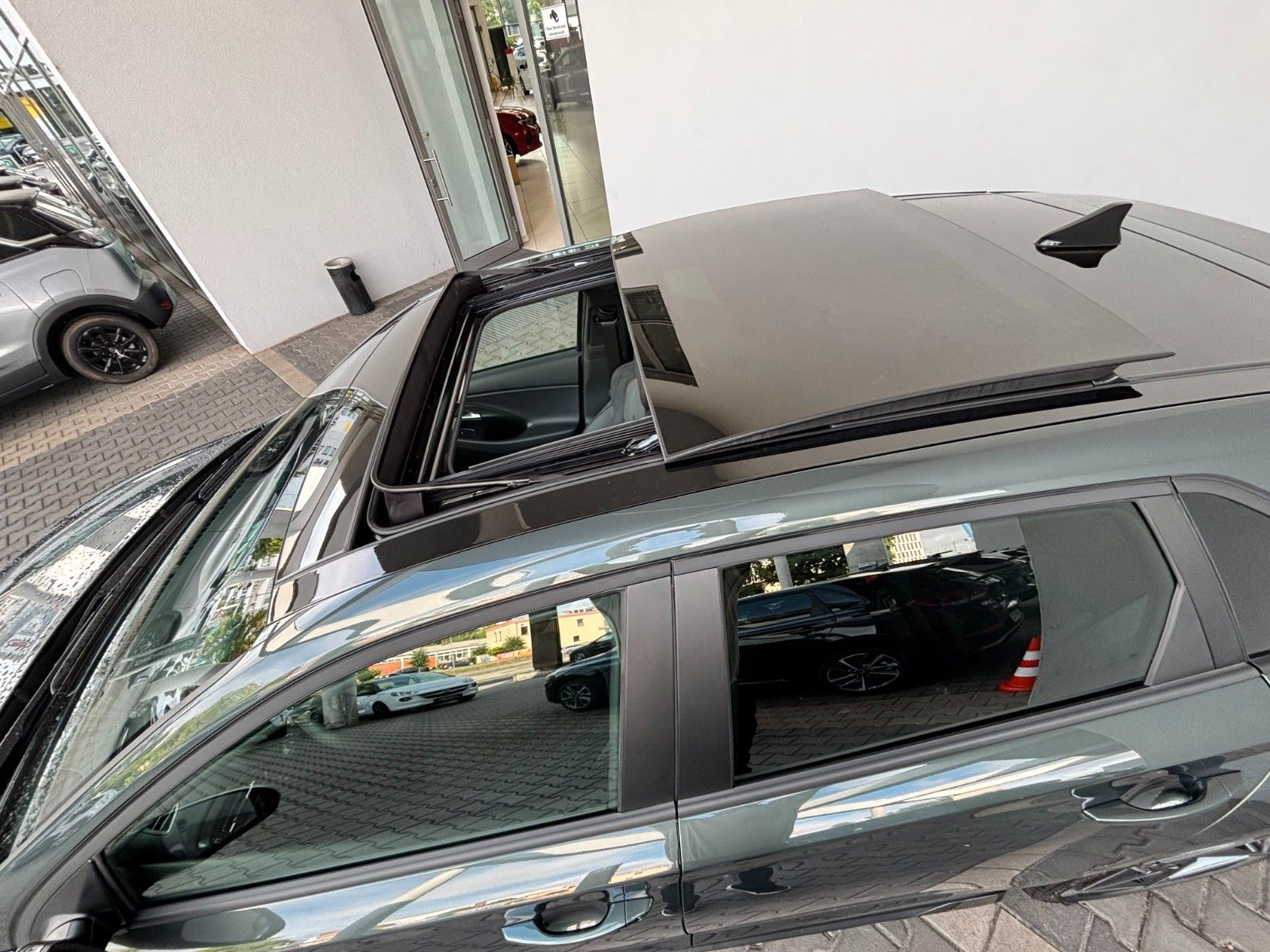 Fahrzeugabbildung Hyundai i30 1.5 T-GDI N Line Kamera,LED,Navi,Pano,SHZ,SD