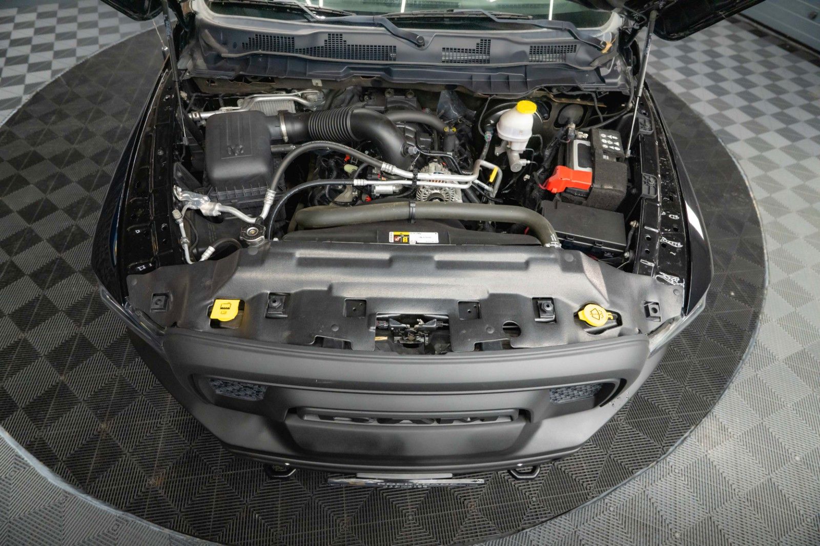 Fahrzeugabbildung Dodge RAM 5.7 V8 HEMI 4x4 Sport OFFROAD Night WARLOCK