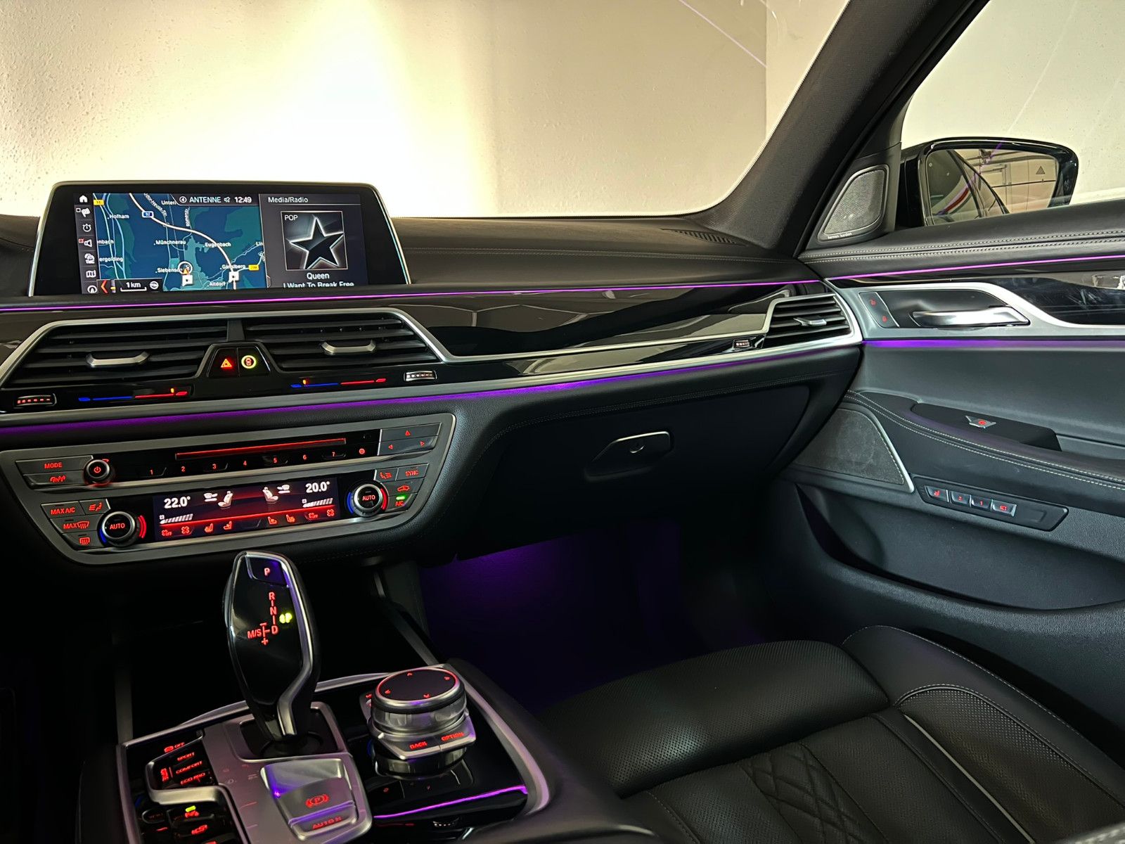 Fahrzeugabbildung BMW 750 d xDrive M SPORT/LASER/TOP VIEW/MASSAGE/19%