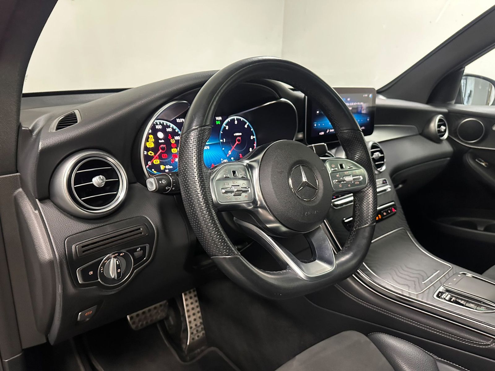 Fahrzeugabbildung Mercedes-Benz GLC 220 d 4MATIC AMG*PANO*360*HUD*AHK*DISTRO