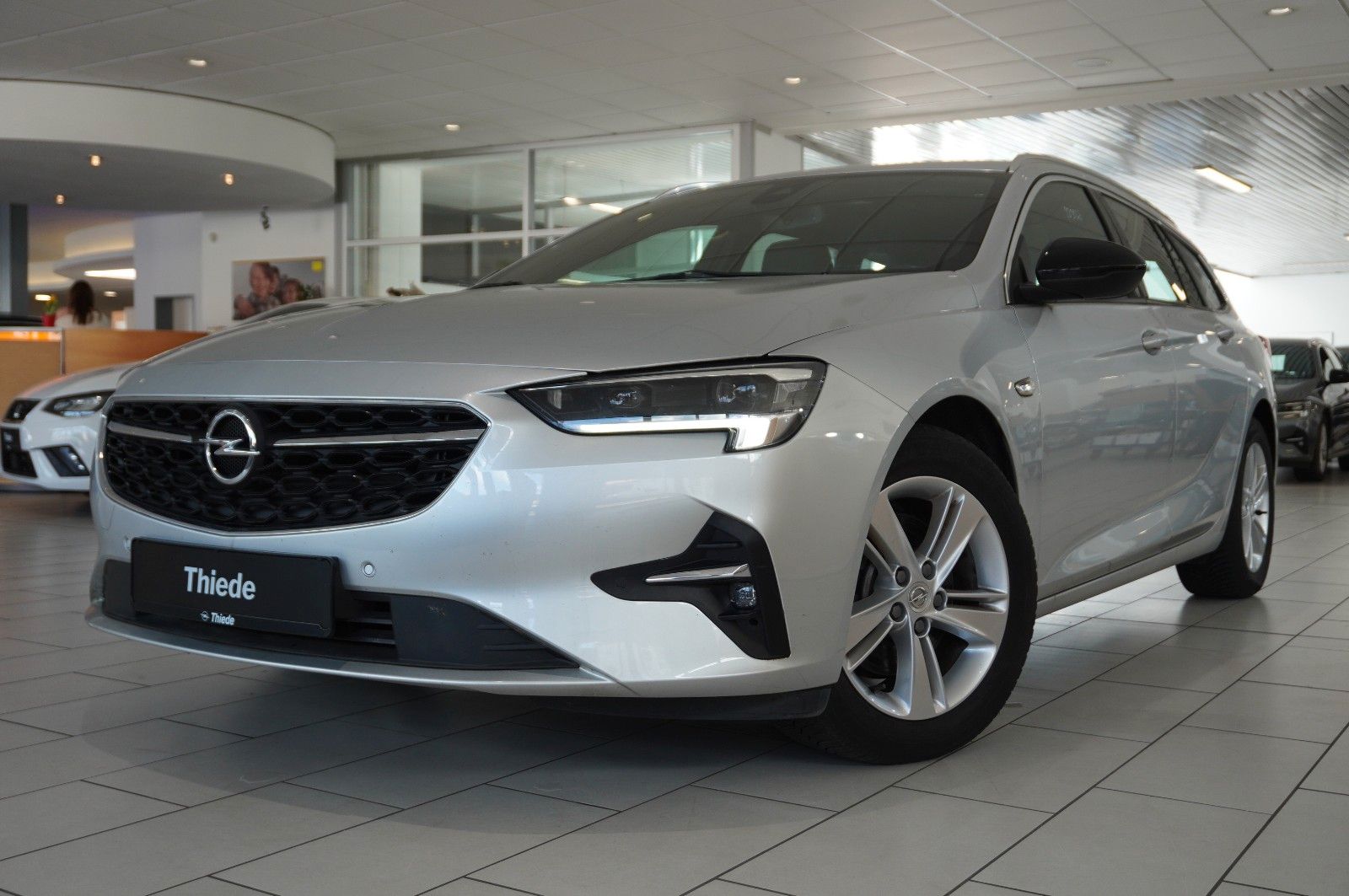 Fahrzeugabbildung Opel Insignia B ST 2.0T ELEGANCE NAVI/LED/VIRT/SH/DAB