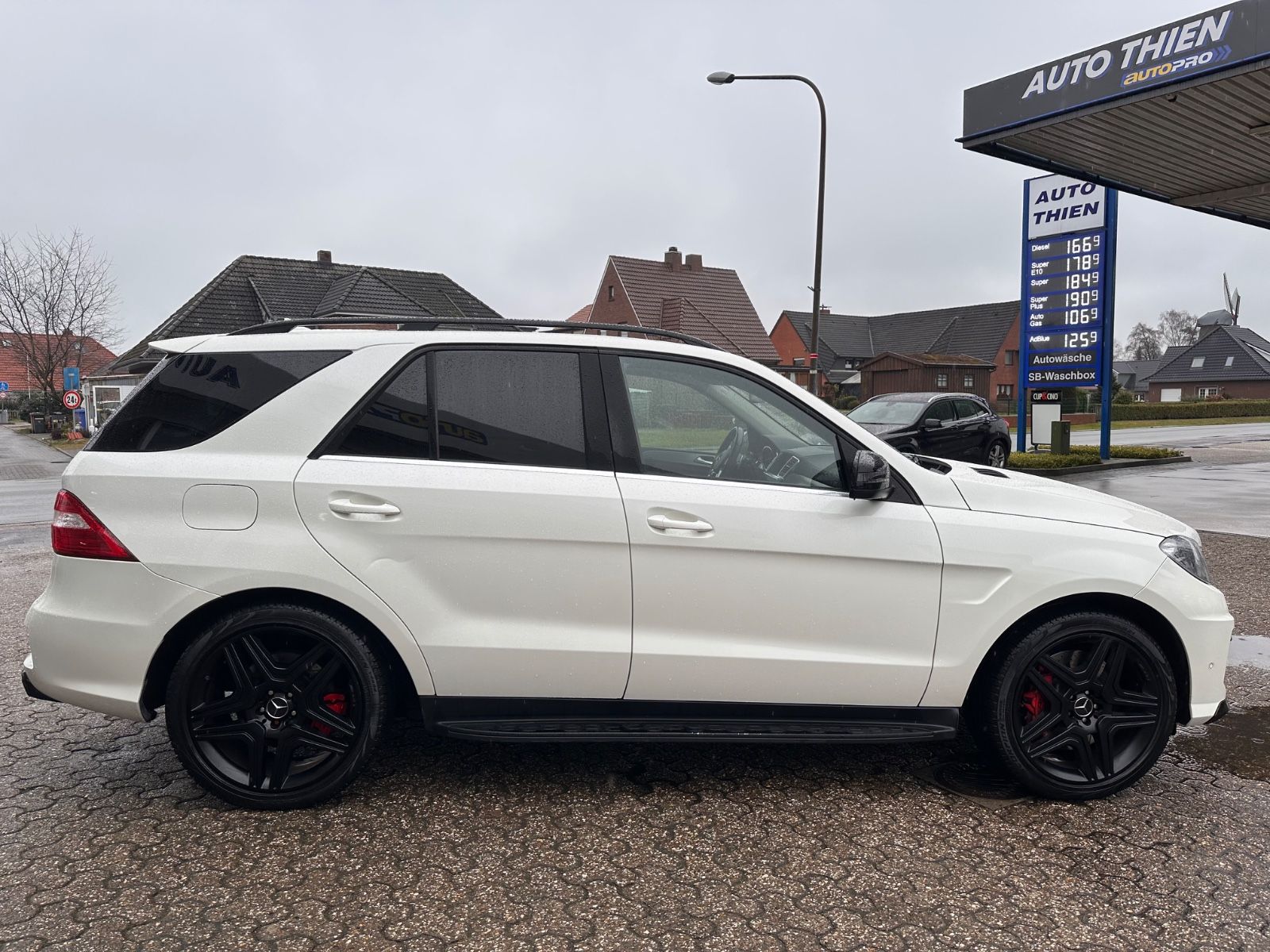 Fahrzeugabbildung Mercedes-Benz ML 63 AMG 4M Perform/AHK/Pano/Nachtsicht/21"/ACC