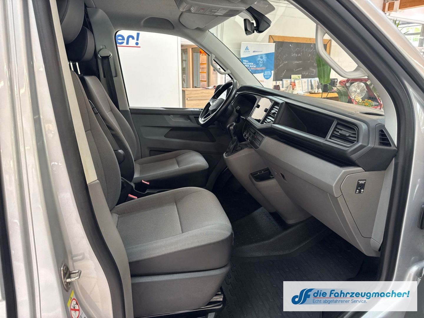 Fahrzeugabbildung Volkswagen Transporter T6.1 Kasten FWD Navi LED ACC Apple *