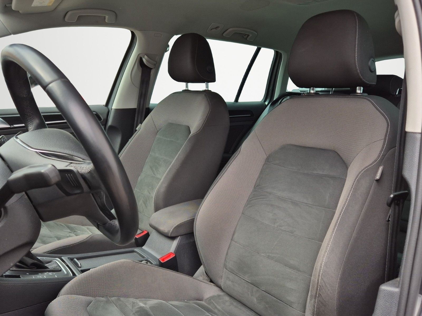 Fahrzeugabbildung Volkswagen GOLF VARIANT 1.5 TSI HIGHL KAM DSG LED ACC 17"