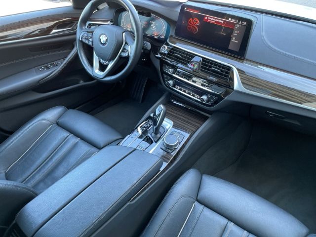 Fahrzeugabbildung BMW 530 i Mild-Hybrid Luxury Line Autom. Panoramadac