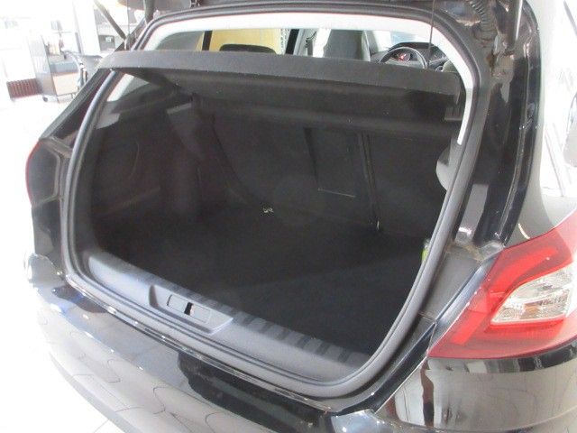 Fahrzeugabbildung Peugeot 308 ALLURE 1.2T NAVI/LED/PANO/LEDER/PDC/ACC/17"