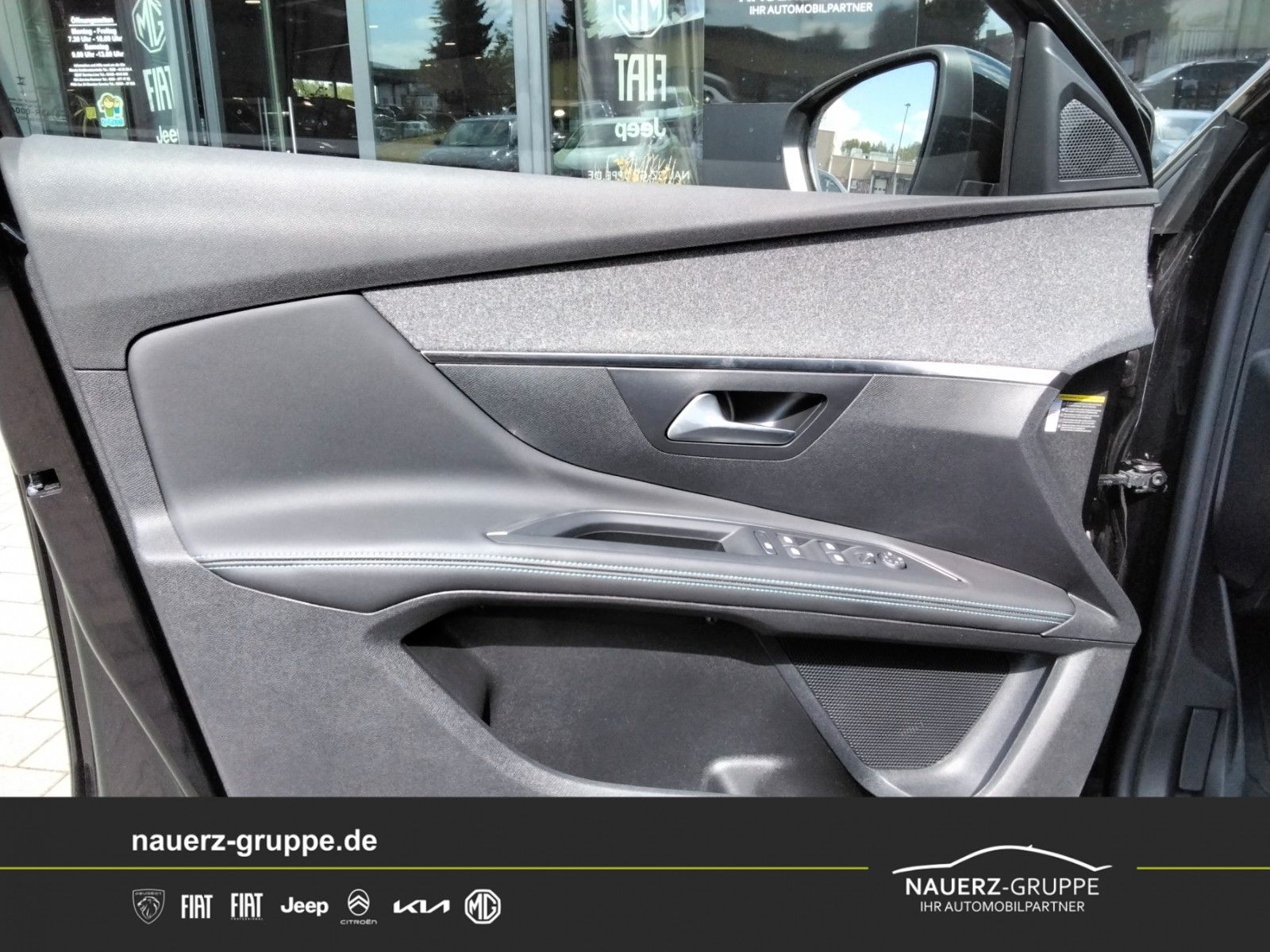Fahrzeugabbildung Peugeot 5008 Allure Pack - 7 Sitze