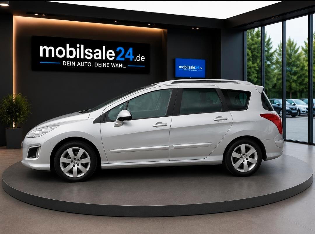 Peugeot 308 2012 — rear view