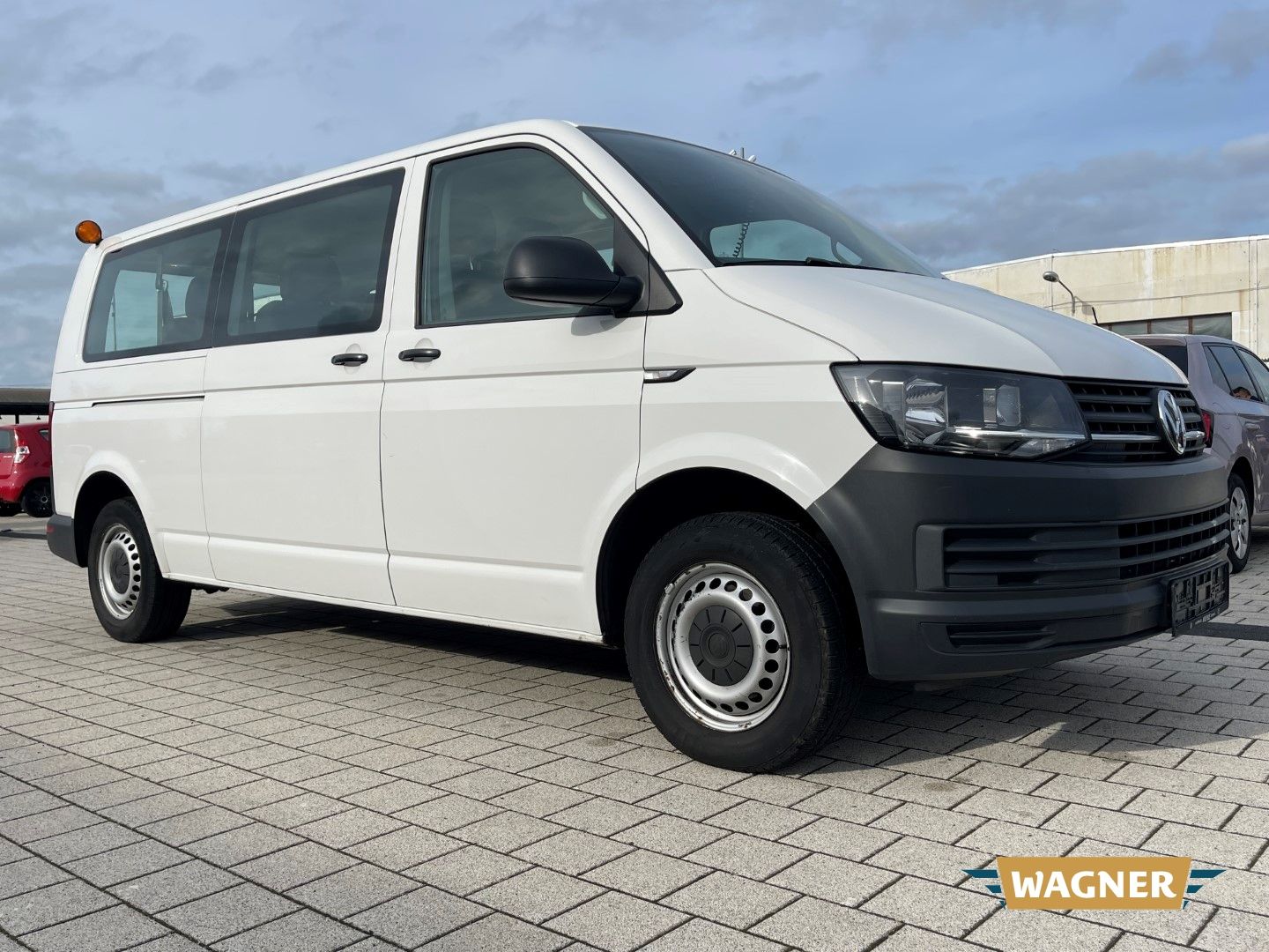 Fahrzeugabbildung Volkswagen T6 Kombi EcoProfi lang 9 Sitzer Klima
