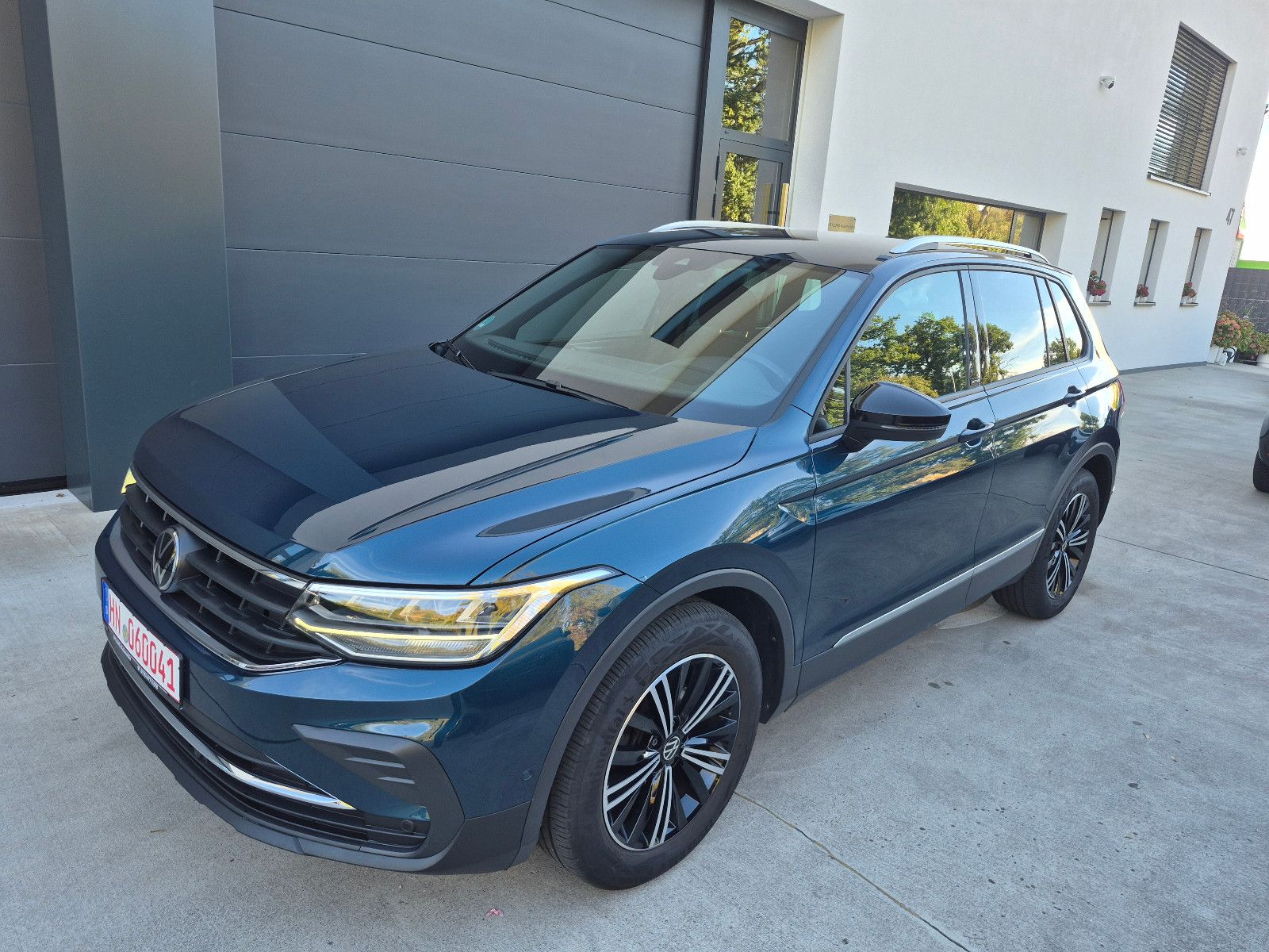 Volkswagen Tiguan ACTIVE 2.0 150 PS+NAVI+KAMERA+AHK