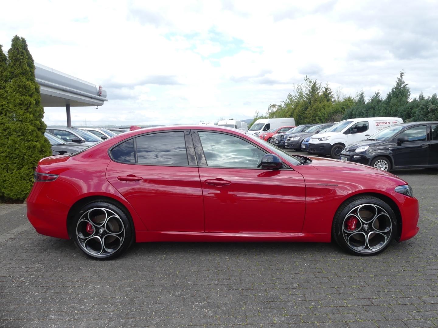Alfa Romeo Giulia COMPETIZIONE 2.0 TURBO 16V 280 PS AT8 Q4