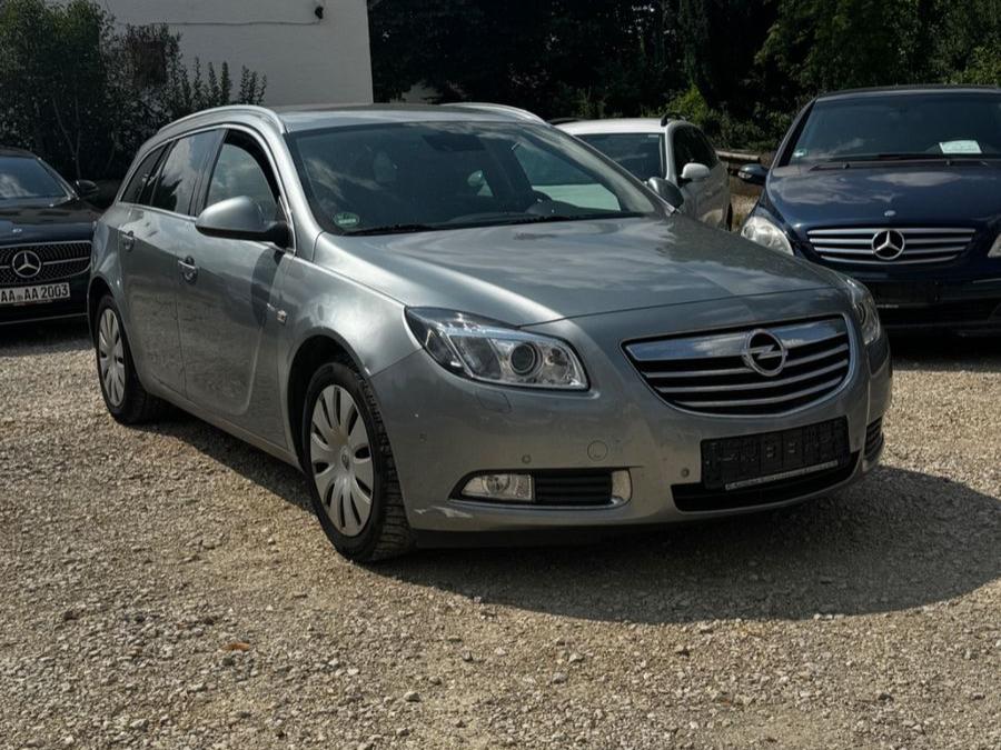 Opel Insignia 2011 — interior