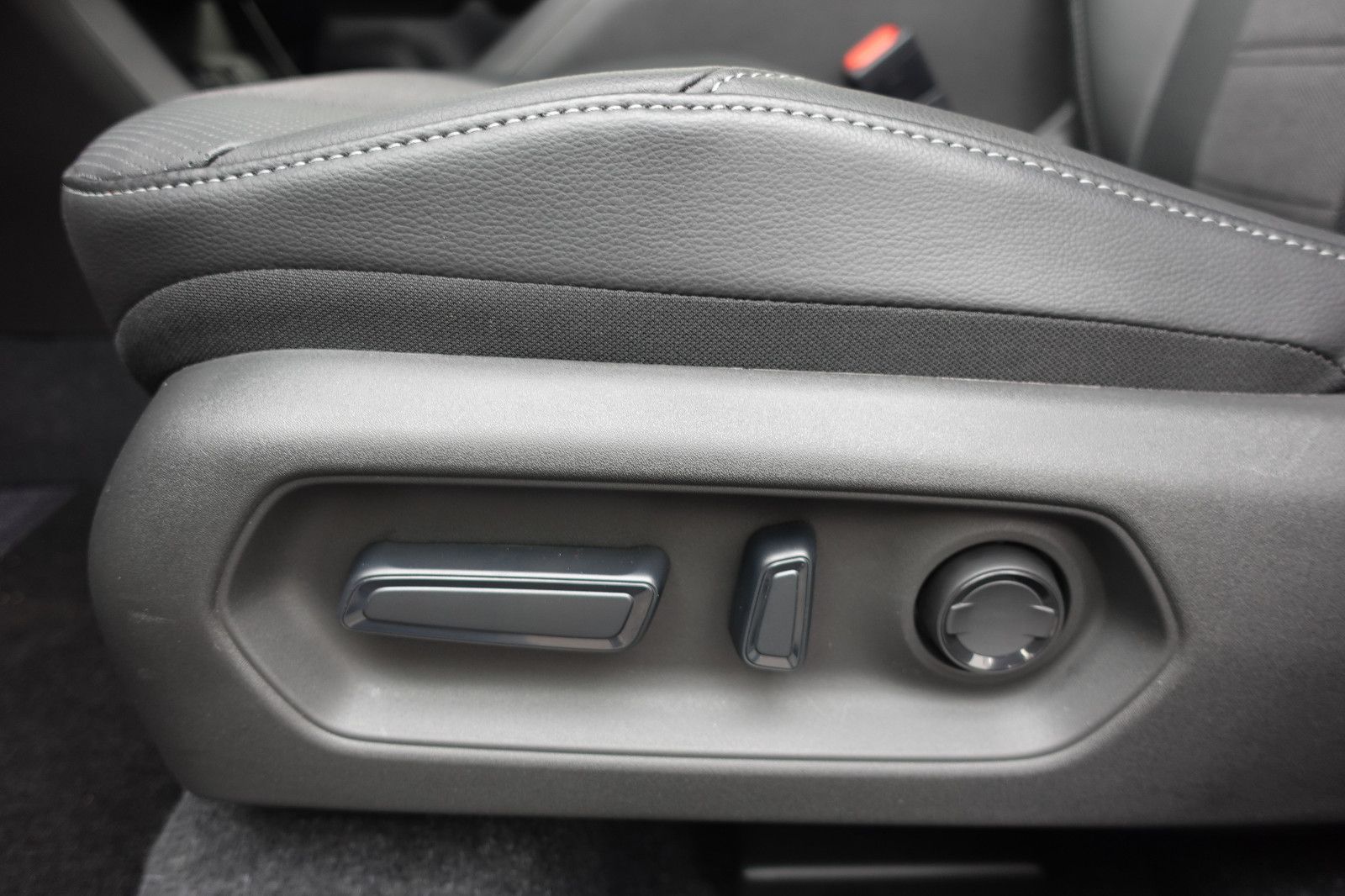 Fahrzeugabbildung Suzuki e Vitara 61kWh Comfort+ Allgrip,Navi,Pano,Kamera