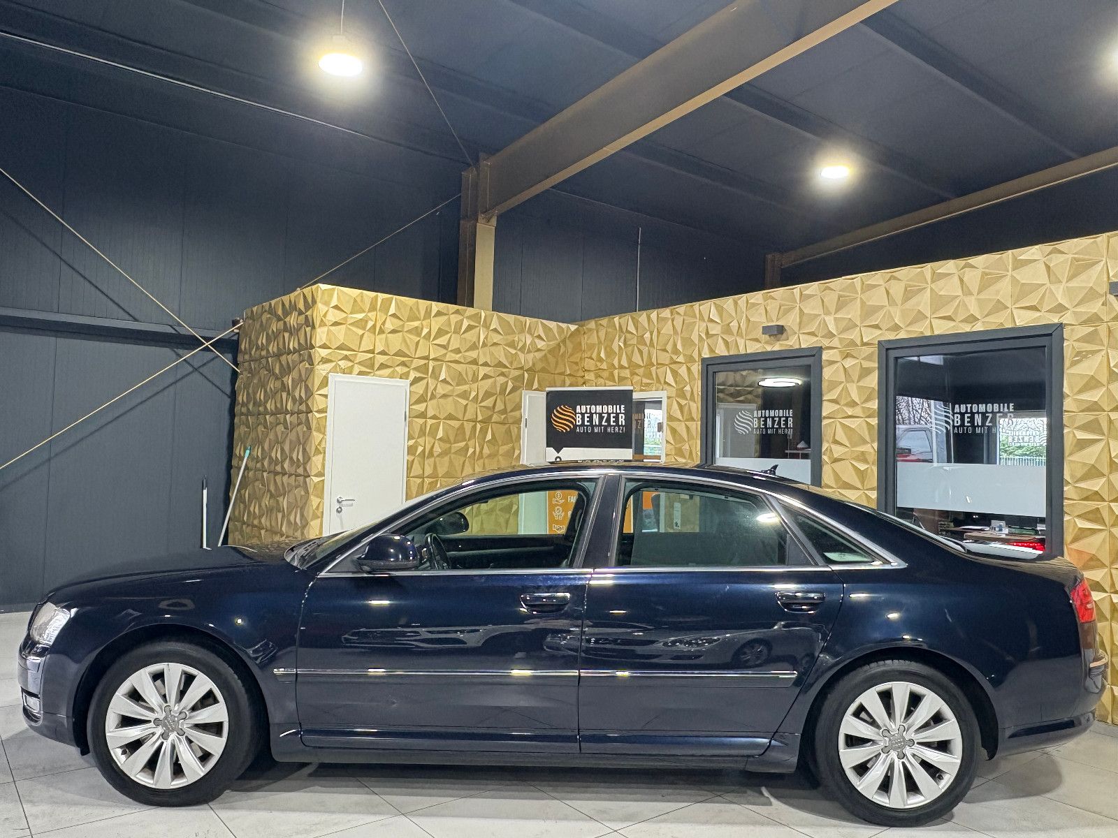 Fahrzeugabbildung Audi A8 3.2 FSI quattro/XENON/NAVI/PDC/LEDER/AUTOMATI