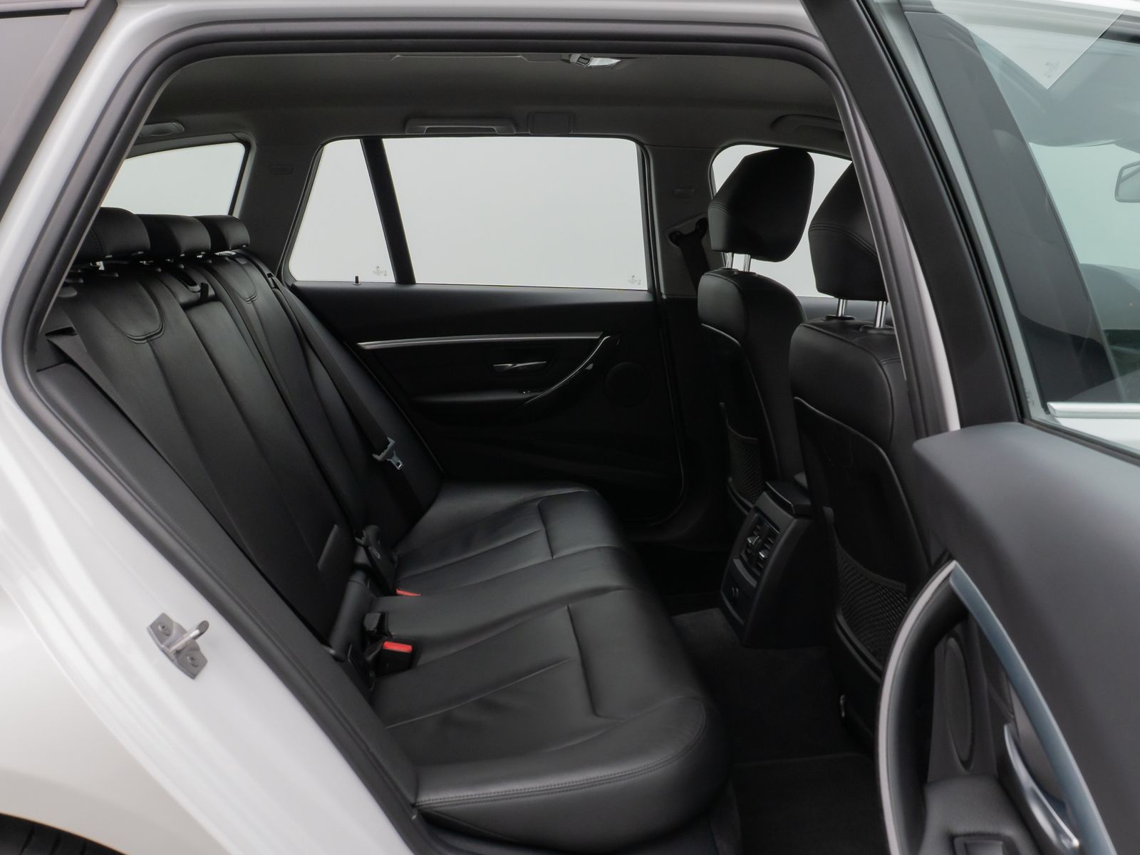 Fahrzeugabbildung BMW 320d Luxury Line Kamera HUD HiFi Stop&Go Komfort