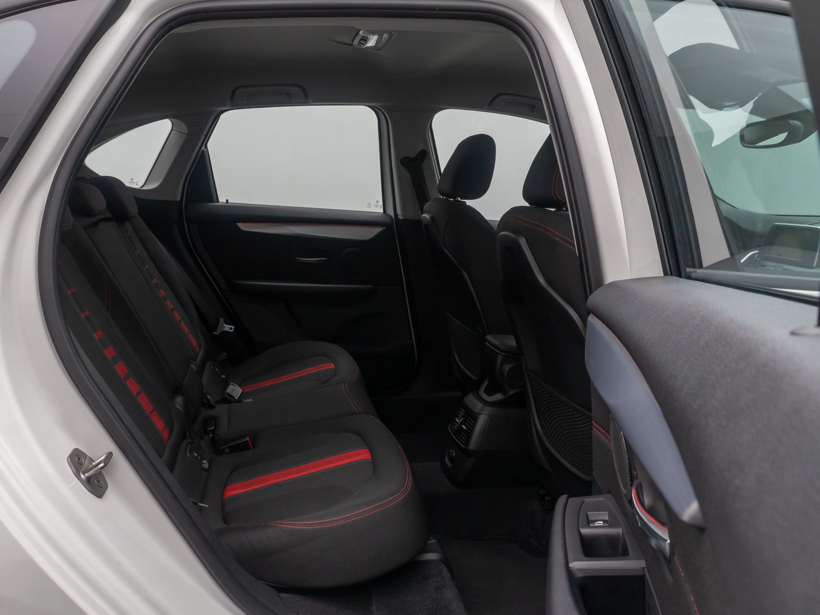 Fahrzeugabbildung BMW 218i Active Tourer Sport Line ParkAssis Navi LED